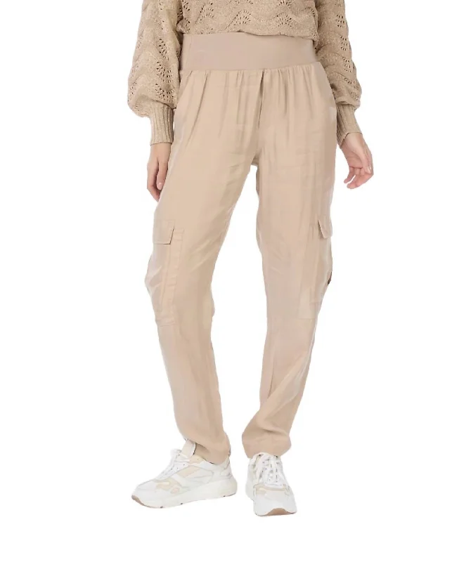 Looking Ahead Pant In Dark Sand