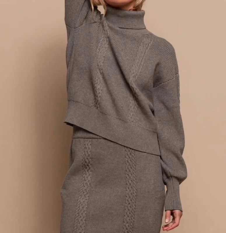 Cable Stich Sweater In Grey