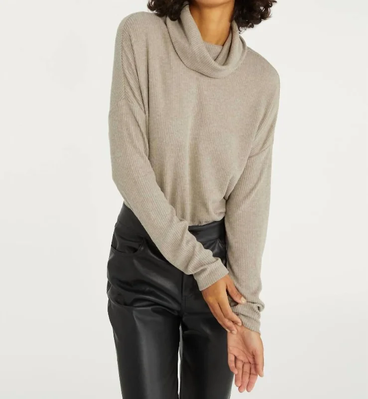 Find Me Lounging Tunic Pullover In Heather Truffle